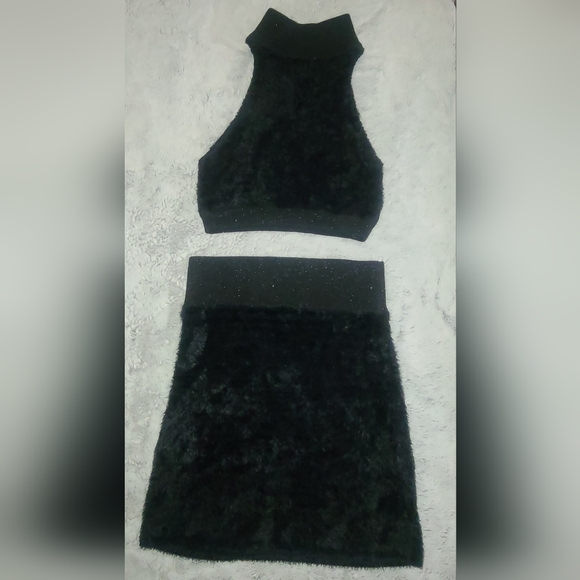 Urban Outfitters Fuzzy Crop Top & Matching Mini Skirt Womens Medium Black - Picture 3 of 9